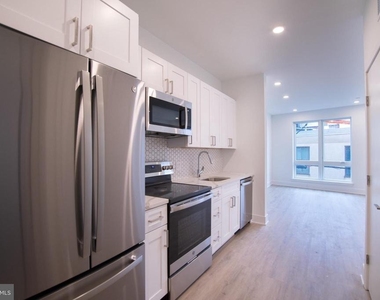 1325 N Lee Street - Photo Thumbnail 6