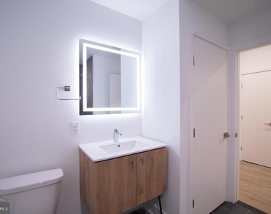 1325 N Lee Street - Photo Thumbnail 13