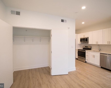 1325 N Lee Street - Photo Thumbnail 5