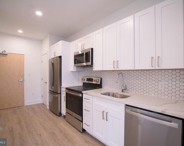1325 N Lee Street - Photo Thumbnail 5