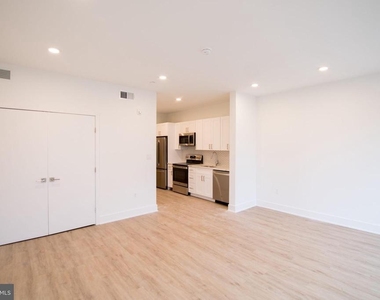 1325 N Lee Street - Photo Thumbnail 8