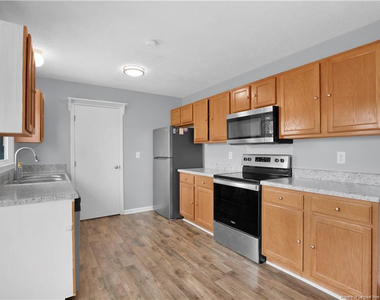 380 Eileen Drive - Photo Thumbnail 10
