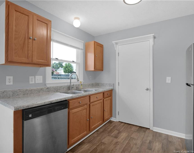 380 Eileen Drive - Photo Thumbnail 11