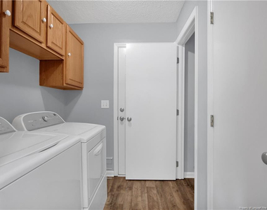 380 Eileen Drive - Photo Thumbnail 12
