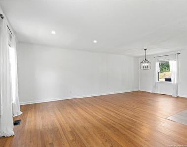 2710 Fordham Drive - Photo Thumbnail 5