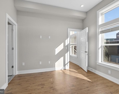 2034 N Front Street - Photo Thumbnail 15