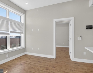 2034 N Front Street - Photo Thumbnail 6