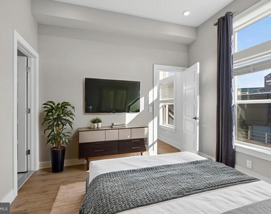2034 N Front Street - Photo Thumbnail 1