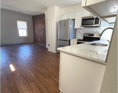 2534 Poplar Street - Photo Thumbnail 2