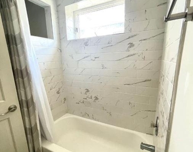 2534 Poplar Street - Photo Thumbnail 9