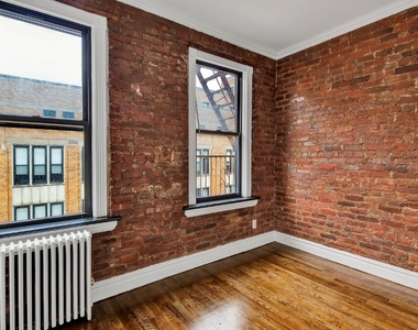 East 13th Street - Photo Thumbnail 4