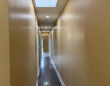 6048 Catharine Street - Photo Thumbnail 3