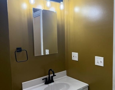 6048 Catharine Street - Photo Thumbnail 6