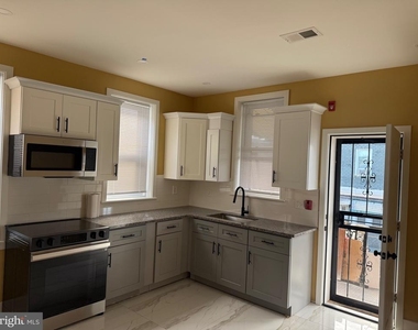 6048 Catharine Street - Photo Thumbnail 10