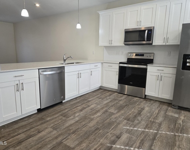 123 Blakley Street - Photo Thumbnail 2