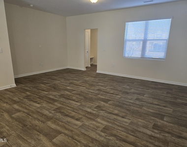 123 Blakley Street - Photo Thumbnail 5