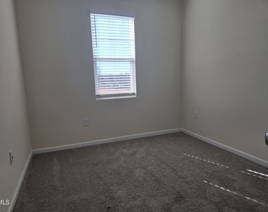 123 Blakley Street - Photo Thumbnail 15