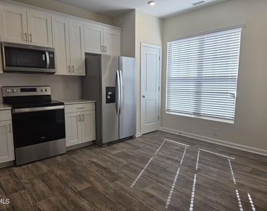 123 Blakley Street - Photo Thumbnail 3