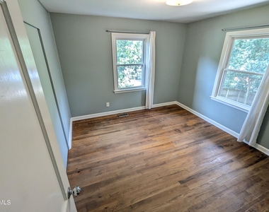 2325 Glascock Street - Photo Thumbnail 6
