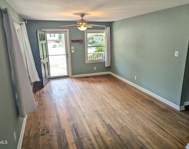 2325 Glascock Street - Photo Thumbnail 2