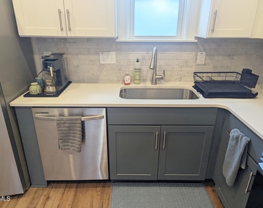 702 Colfax Street - Photo Thumbnail 7