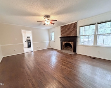 200 Coachman Drive - Photo Thumbnail 6