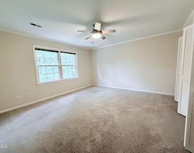 200 Coachman Drive - Photo Thumbnail 7