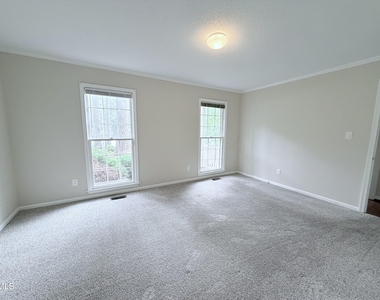 200 Coachman Drive - Photo Thumbnail 5