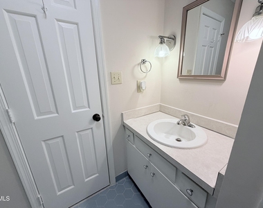 200 Coachman Drive - Photo Thumbnail 10