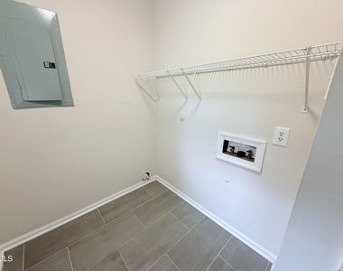 200 Coachman Drive - Photo Thumbnail 11