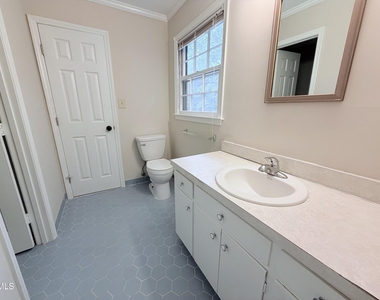 200 Coachman Drive - Photo Thumbnail 8