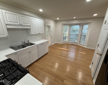 304 Aqua Marine Lane - Photo Thumbnail 10