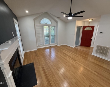 304 Aqua Marine Lane - Photo Thumbnail 7
