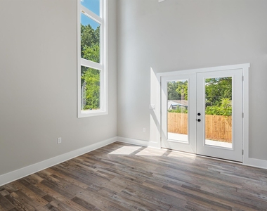715 Drew Street - Photo Thumbnail 4
