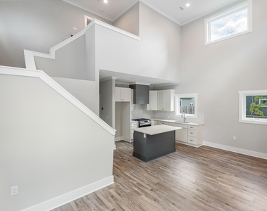 715 Drew Street - Photo Thumbnail 5
