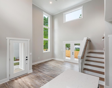 715 Drew Street - Photo Thumbnail 2