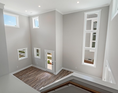 715 Drew Street - Photo Thumbnail 3