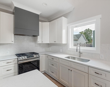715 Drew Street - Photo Thumbnail 9
