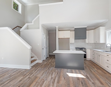 715 Drew Street - Photo Thumbnail 8