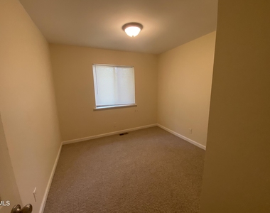 2420 Stadium Drive - Photo Thumbnail 3