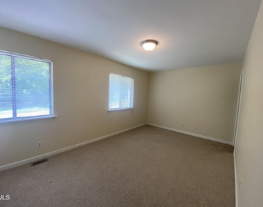 2420 Stadium Drive - Photo Thumbnail 11