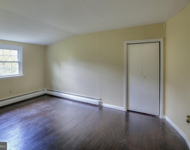 107 E Sixth Street - Photo Thumbnail 6