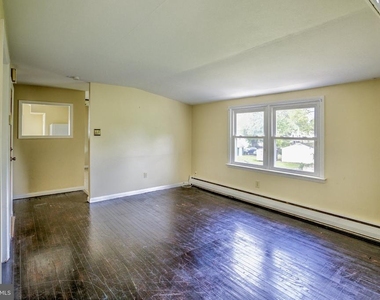 107 E Sixth Street - Photo Thumbnail 2
