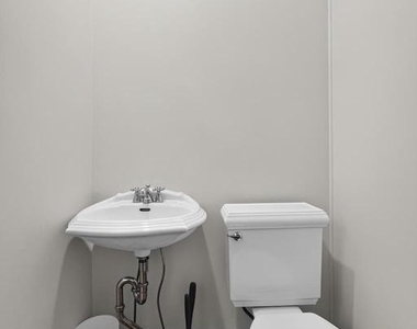 216 Huron Avenue - Photo Thumbnail 16