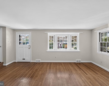216 Huron Avenue - Photo Thumbnail 4