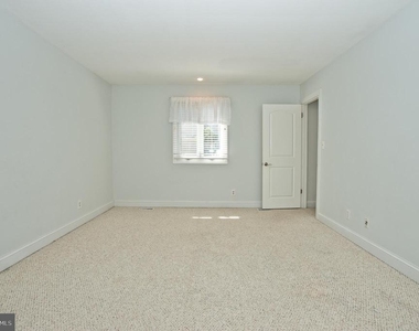 126 E Chelsea Circle - Photo Thumbnail 16