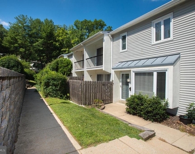 126 E Chelsea Circle - Photo Thumbnail 1