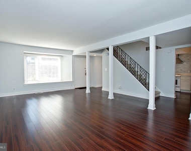 126 E Chelsea Circle - Photo Thumbnail 5