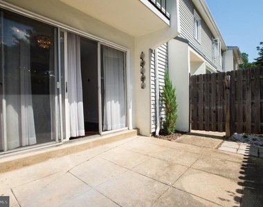 126 E Chelsea Circle - Photo Thumbnail 10