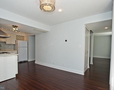 126 E Chelsea Circle - Photo Thumbnail 8